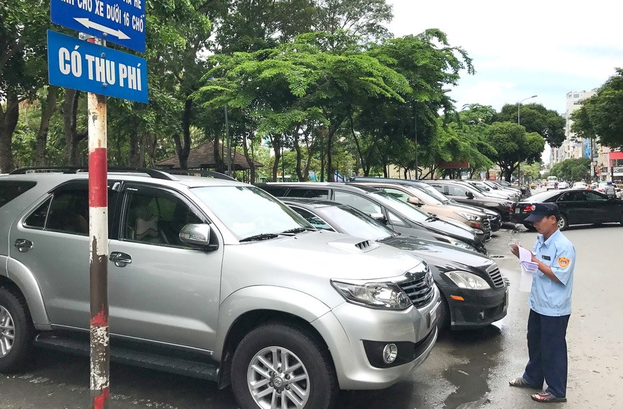 市公安力量將處罰在市中心區路邊停車但不繳費場合。