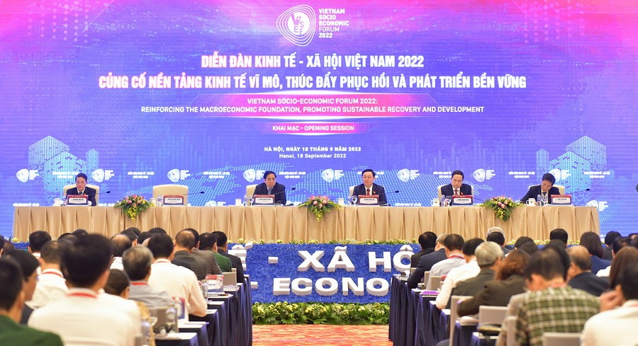 鞏固加強宏觀經濟為首要目標