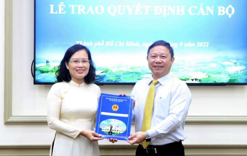 阮氏明鳳同志出任第五郡人委會副主席職務