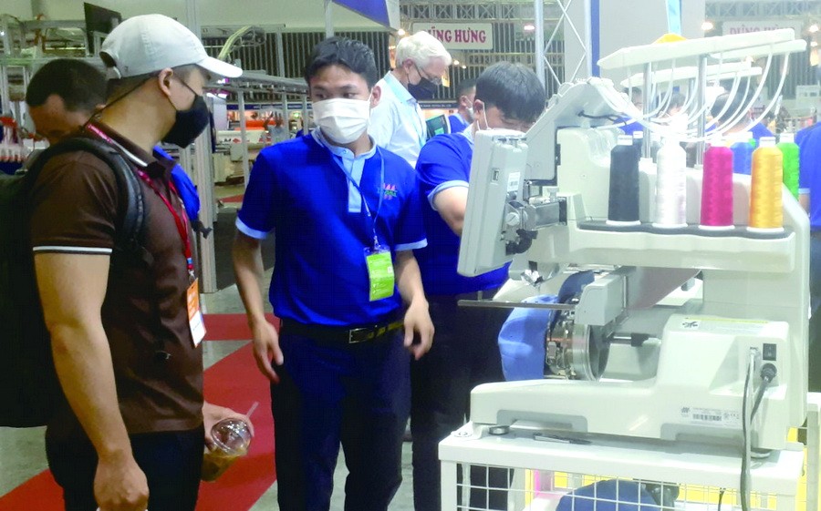 紡織製衣、印刷包裝工業展開幕