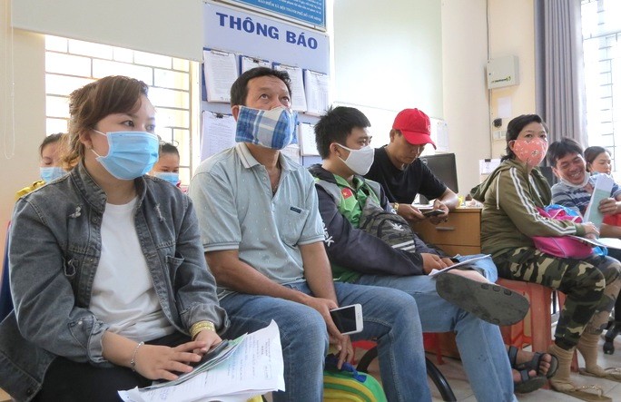 勞動者正在守德市社保機關等待辦理享一次性社保手續。