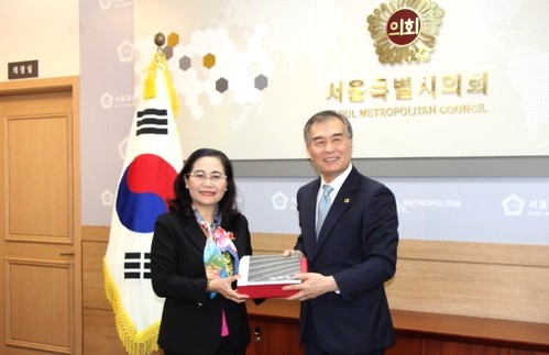 本市與首爾加強合作關係