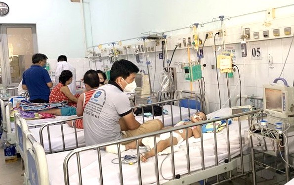 治療登革熱病藥品運抵越南