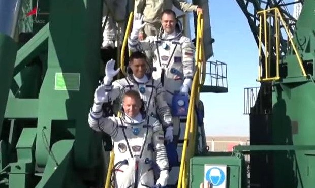 美俄宇航員同搭俄飛船進入國際空間站