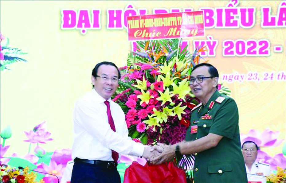 市委書記阮文年祝賀大會。