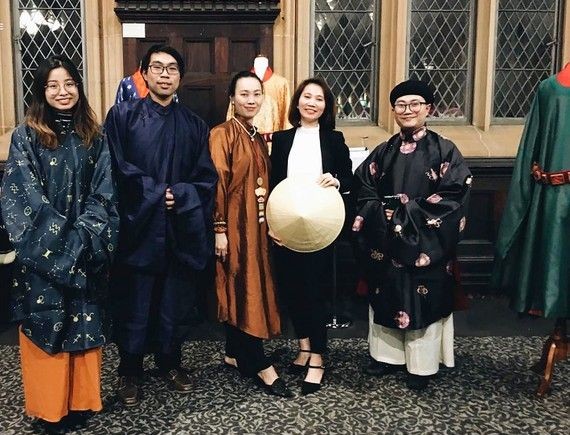 由“越南中心”小組在澳大利亞舉辦的越南古代服飾展覽。