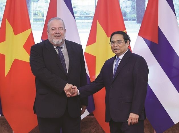 古巴總理曼努埃爾‧馬雷羅‧克魯斯與越南政府總理范明政。（圖：越通社）