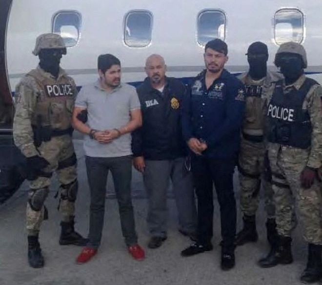 美國釋放西莉亞·弗洛雷斯的侄子（左二）。（圖：路透社）