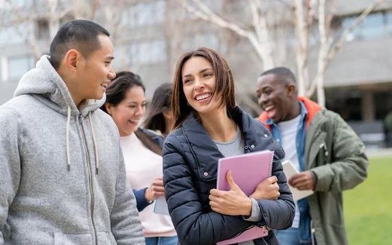加拿大暫時取消對外國留學生校外工作的時間限制。（圖：iStock））