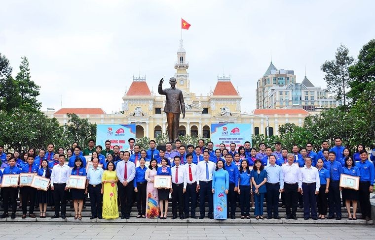 61名優秀青年幹部模範獲表彰