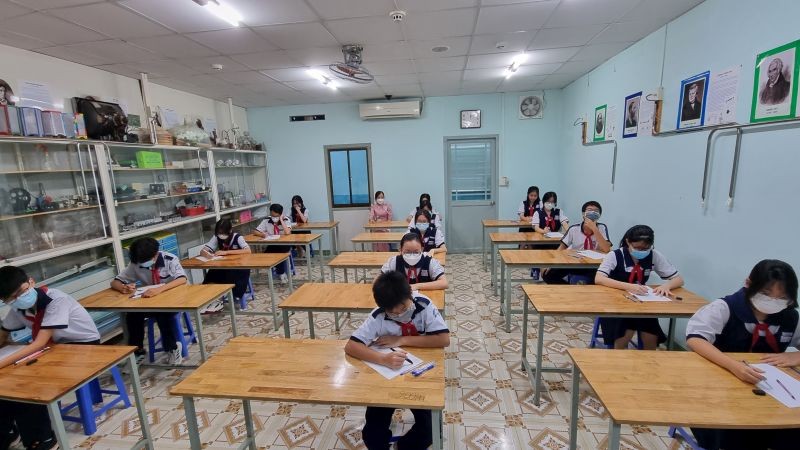 文朗學校華文科學生在準備考試。