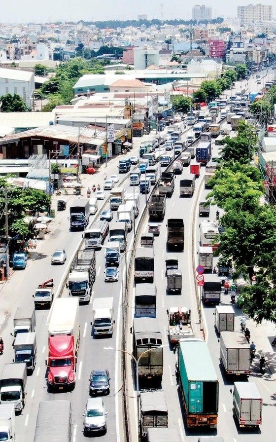 本市平新郡1A號國道的擁堵車流。