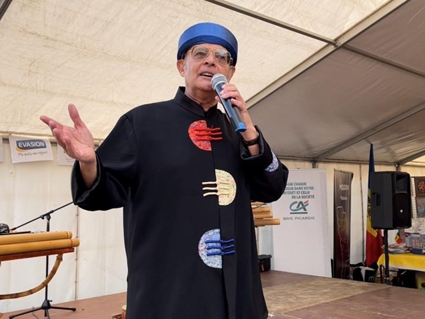 法國唱作人傑拉德‧艾達。