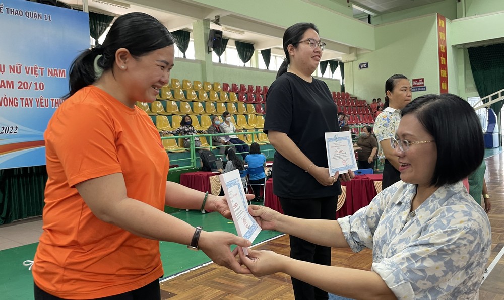 第十一郡婦女強身健體獻愛心