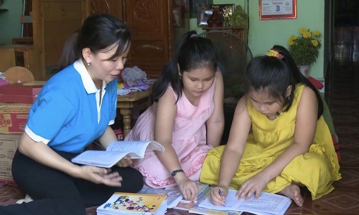 在新學年度，代母們援助孤兒有書簿上學，讓他們更有毅力積極面對生活。