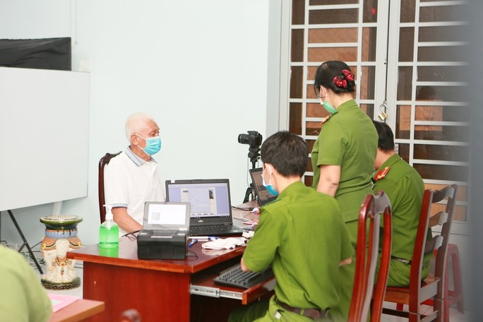 守德市公民辦理芯片公民身份證。