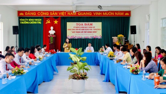 平顺政治学院举办“信守党员誓言”主题座谈会。