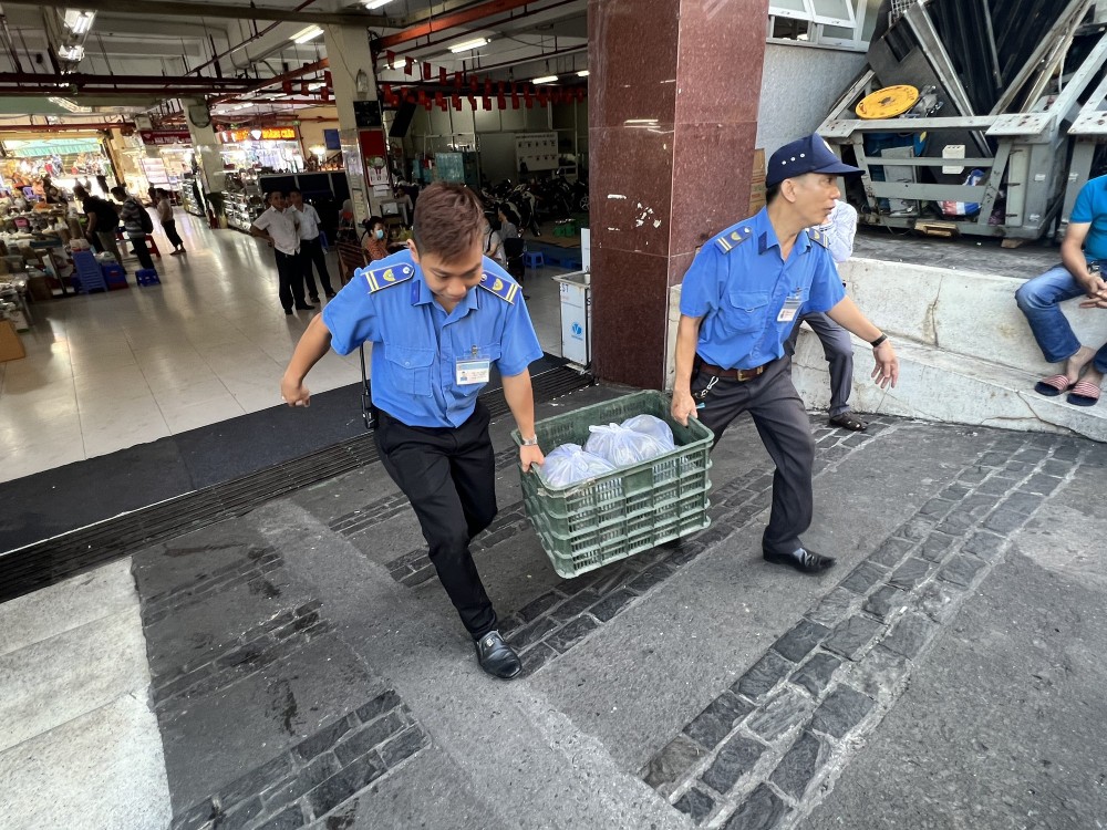 第五郡助永隆农民销售 15 吨橙子