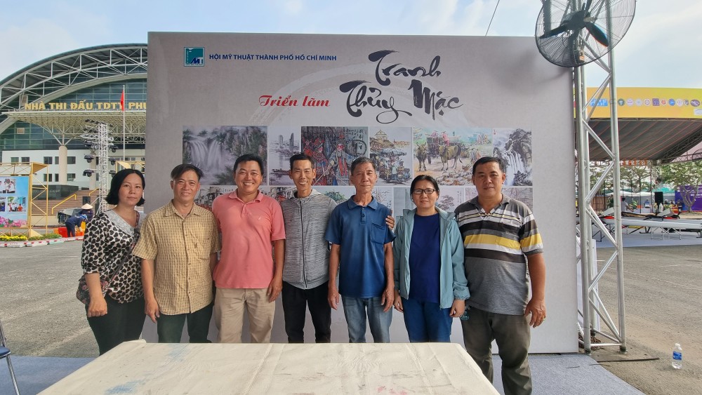 华人画家参加文体展览活动