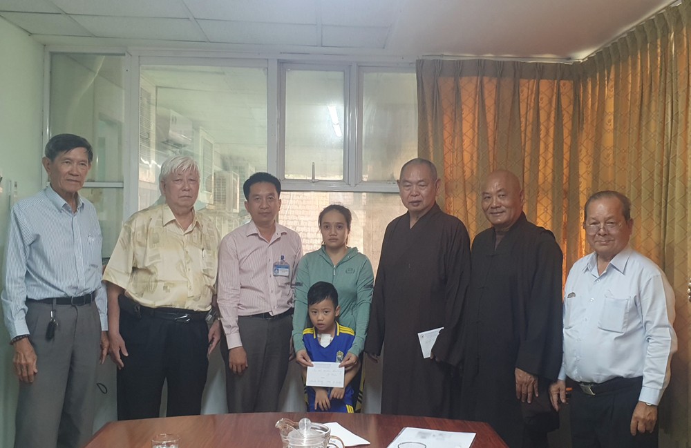 平安母子获赠送现金1000万元。