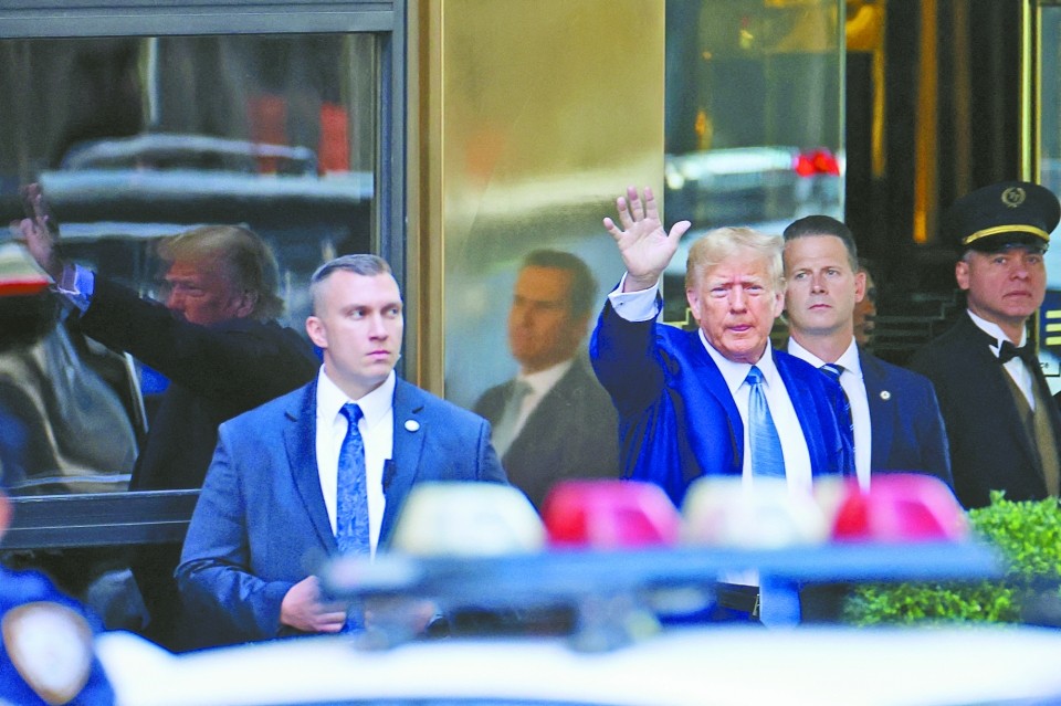 特朗普涉財務欺詐接受質詢。