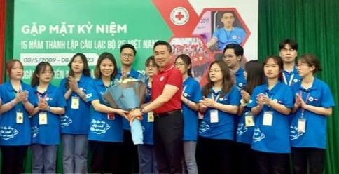 越南青年奉献爱心传递温暖