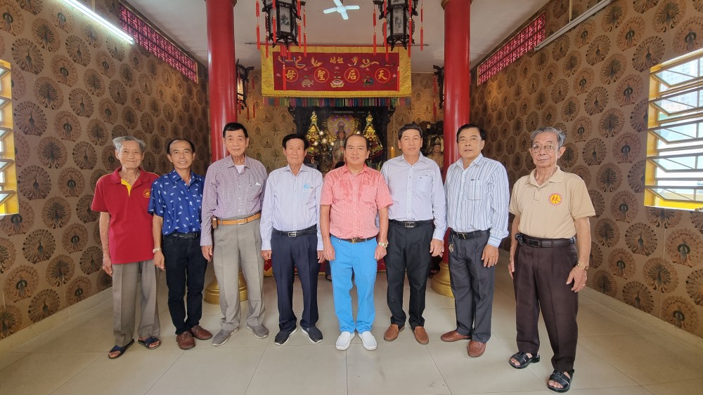 林氏宗祠理事会在天后圣母千秋宝诞上合影。