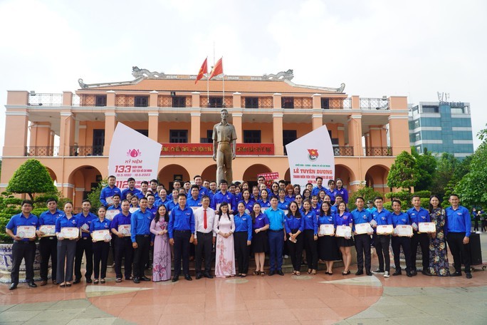 “遵循胡伯伯教诲的先进青年”榜样获表彰