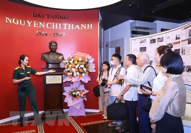 代表团参观了阮志清将军博物馆。