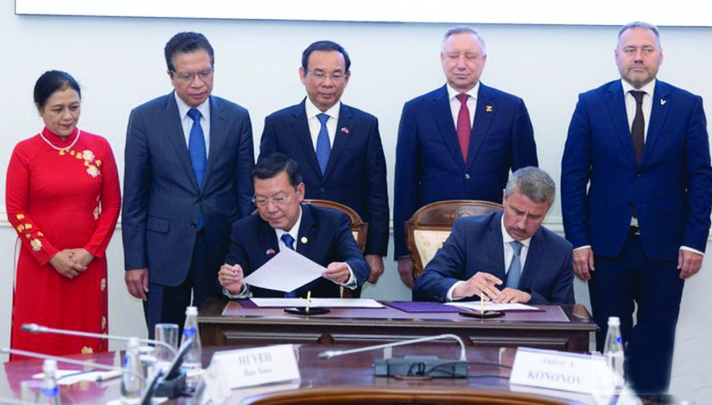 本市与圣彼得堡市促进合作