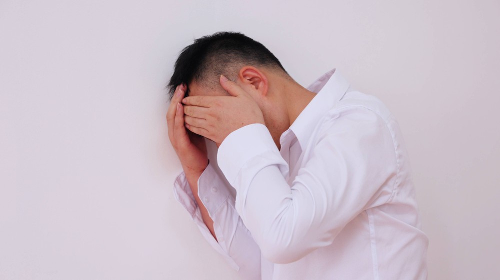 蹲下突然站立，眼前感觉模糊眩晕是否低血糖？