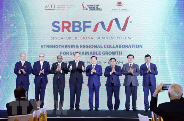 政府副总理黎明概及出席论坛的代表们。 （照片：越通社）