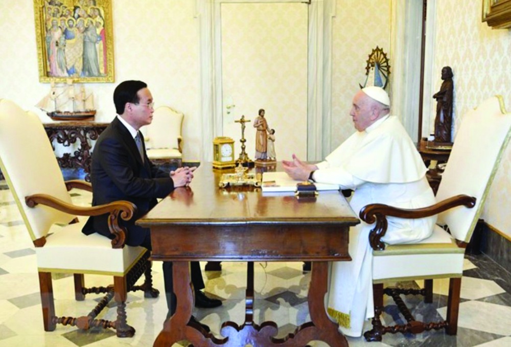 国家主席武文赏会见教皇方济各。