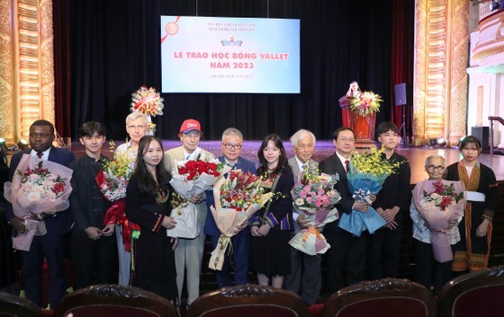 425 高中生荣获 2023 年瓦莱奖学金