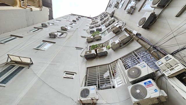 市公安紧急核查小型公寓