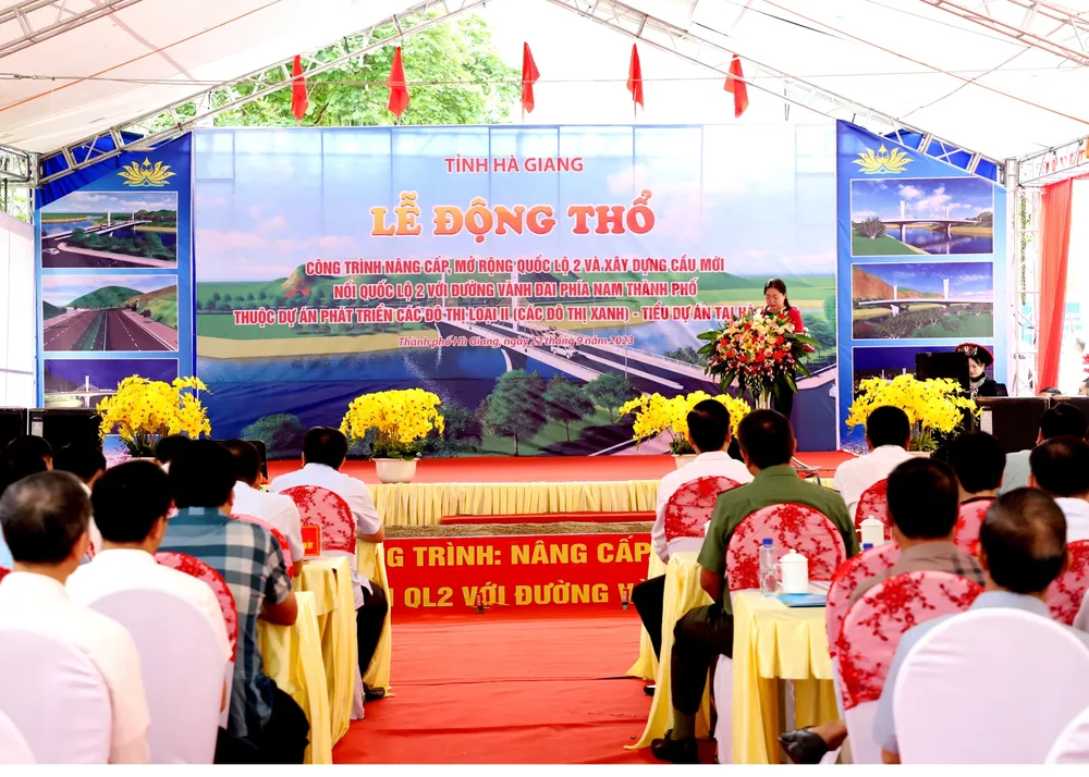 改建途经河江市路段的２号国道