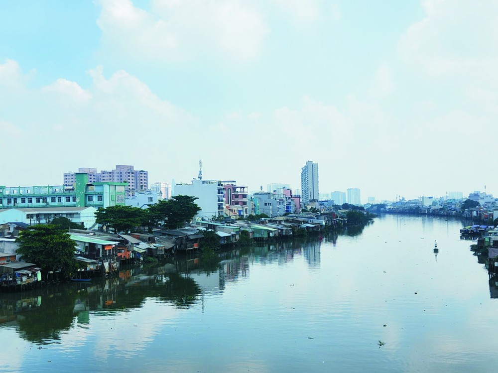 本市沿涌、涌上住房清拆工作是一项棘手问题。