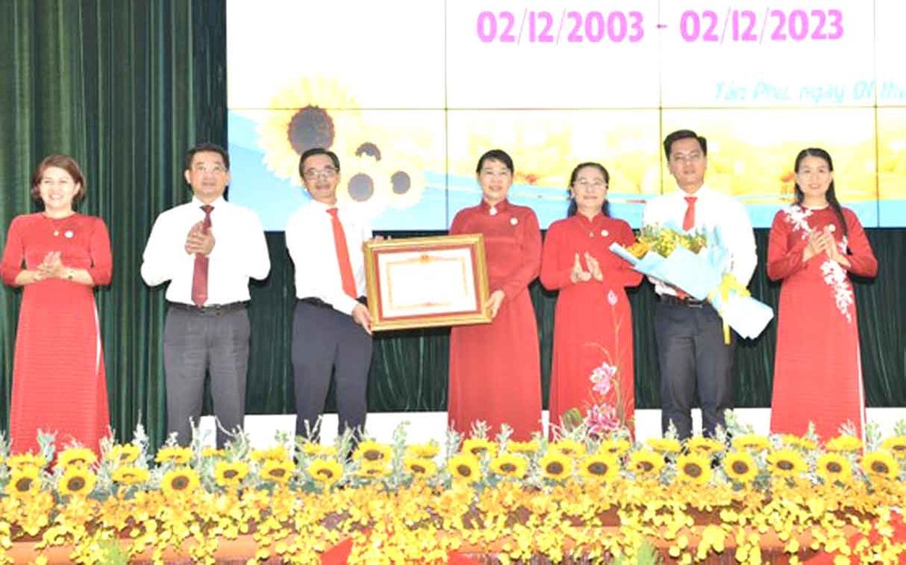 新富郡荣获政府总理奖状。