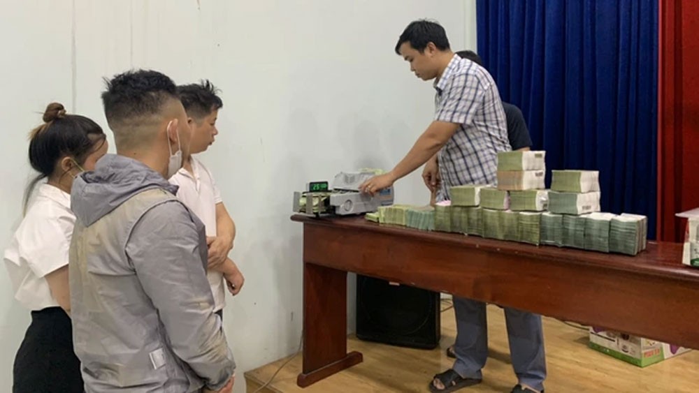 绑架团伙索要的现金数额被警方没收。