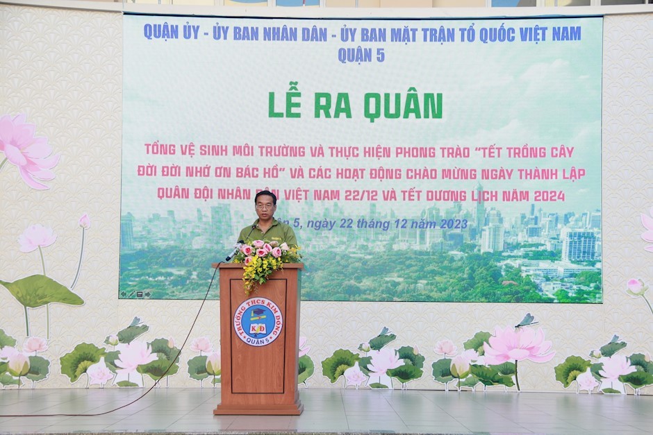 第五郡人委会副主席阮春忠。