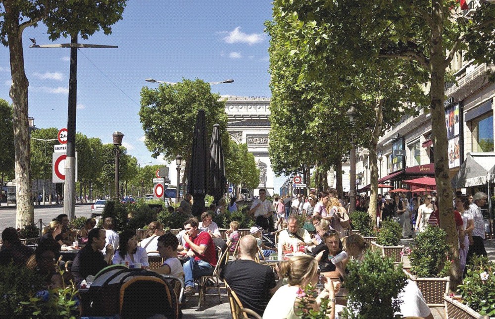 人们在一间咖啡厅。