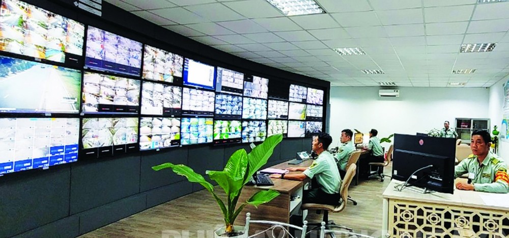 富美兴公司保安部的技术调度室。