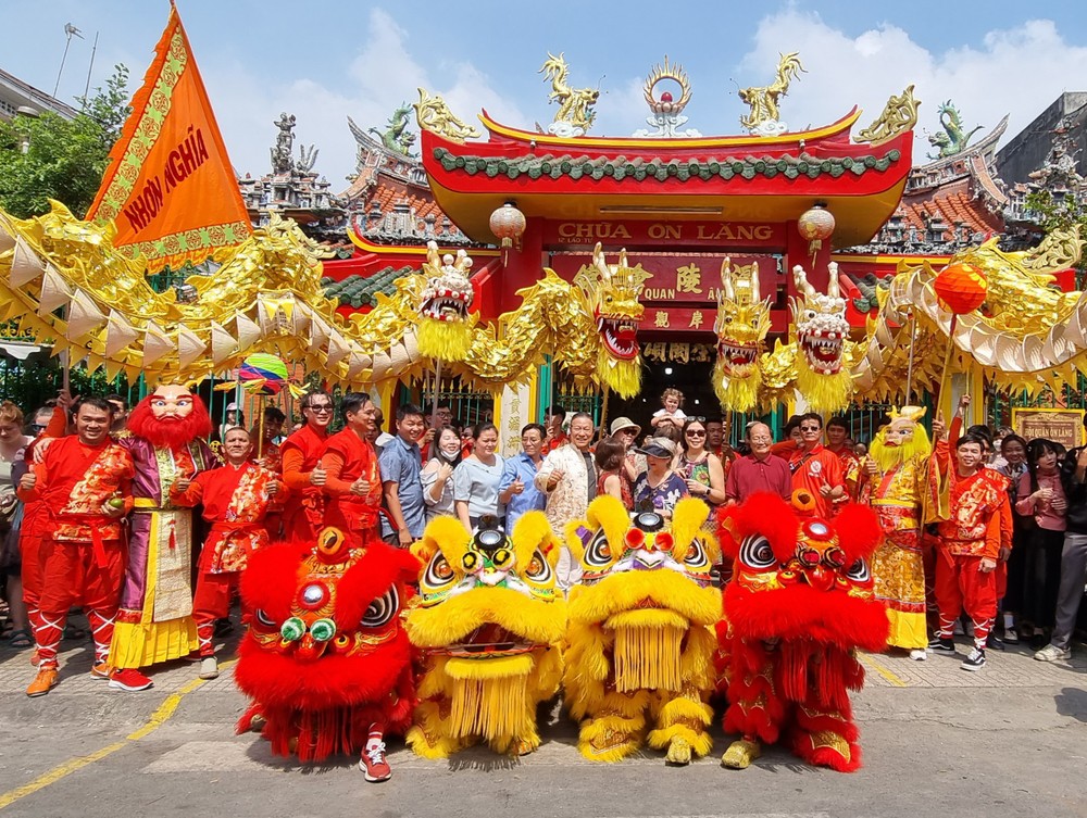 仁义堂龙狮团点睛开光典礼