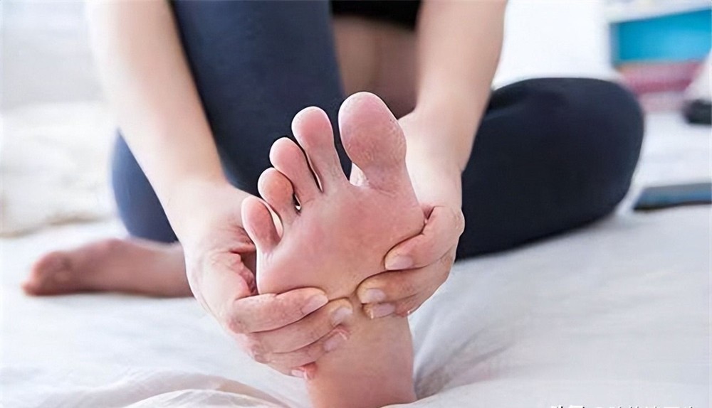 别忽视睡觉时突然腿抽筋原因