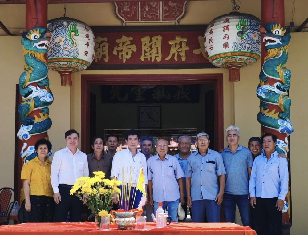 守德市领导和七府关帝庙理监事会出席动土仪式。