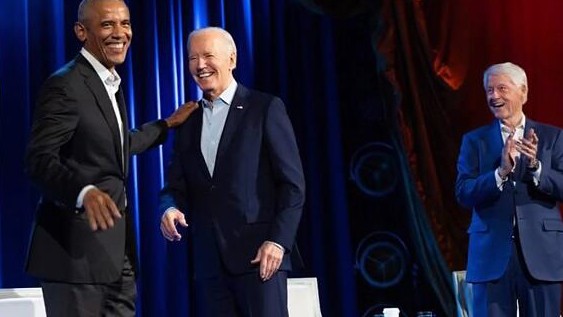 拜登与奥巴马和克林顿同台为竞选筹款