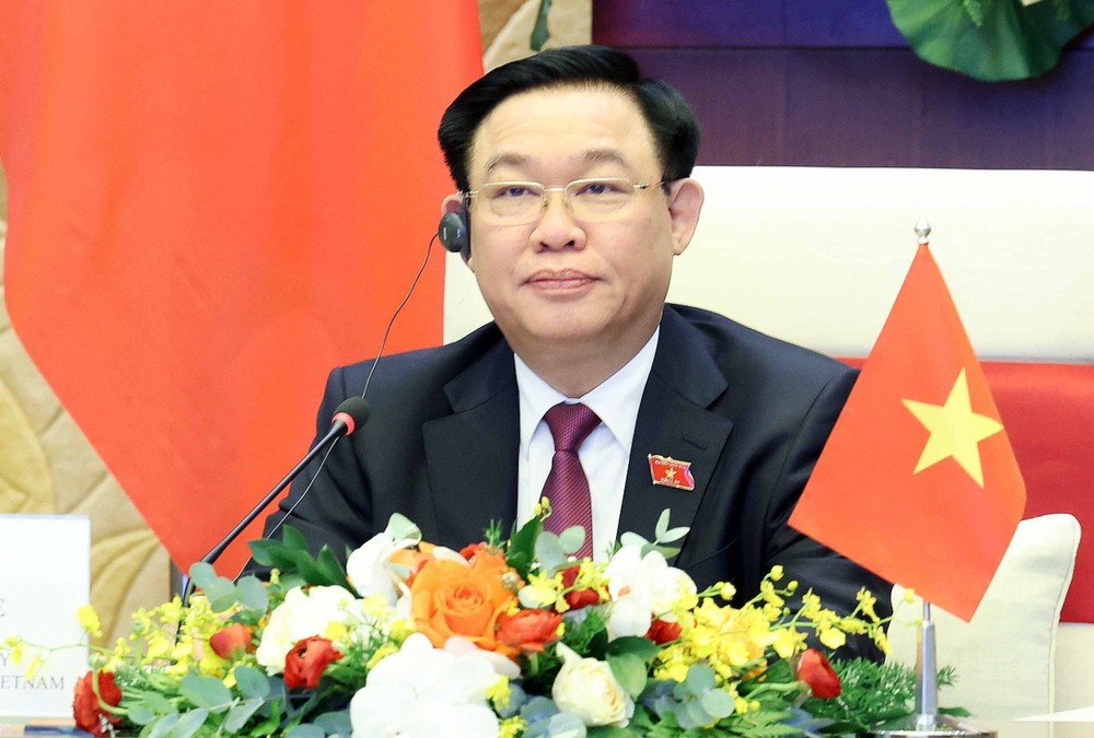 国会主席与柬埔寨参议院主席举行电谈