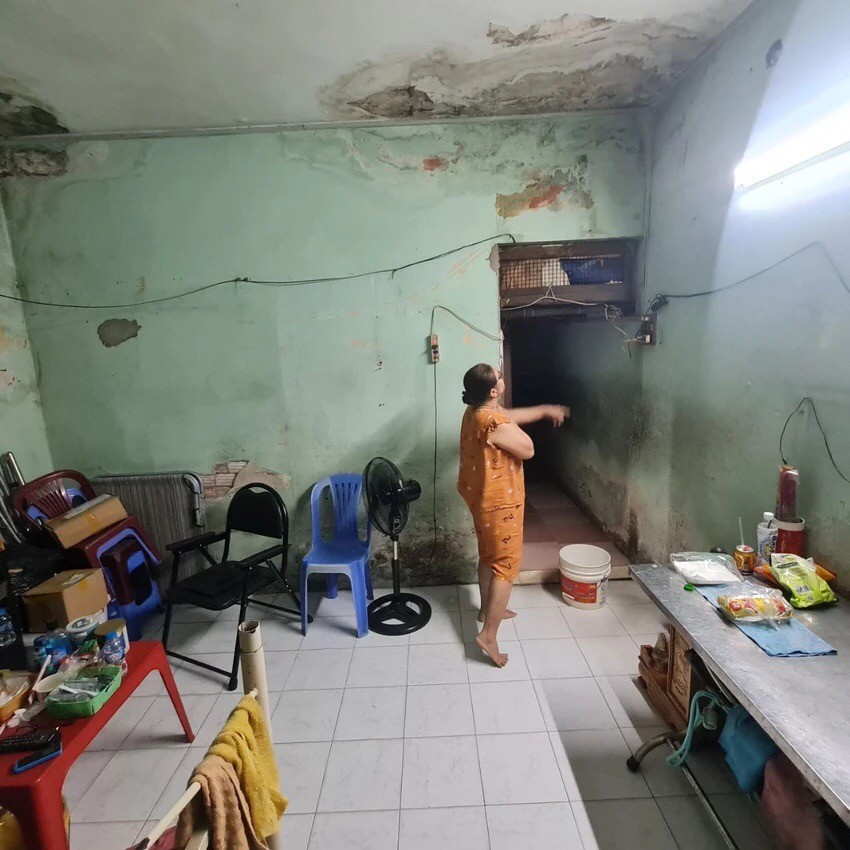 新平郡李常杰街的公寓多年来已严重损坏但一直未拆迁重建。