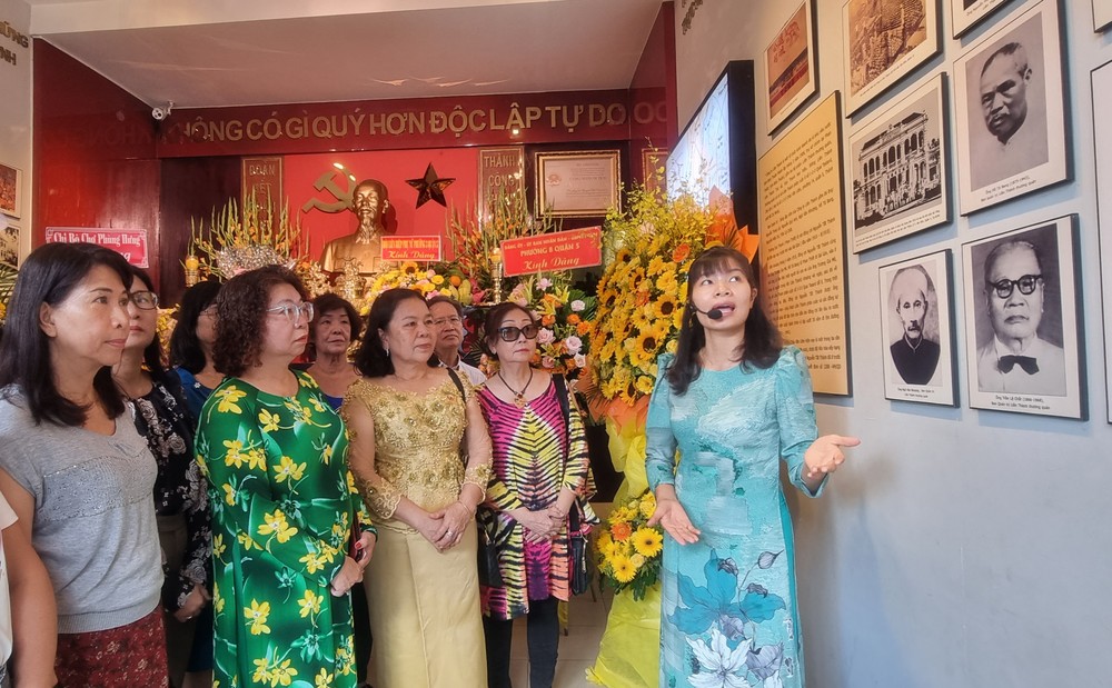 市各民族文学艺术协会缅怀胡主席