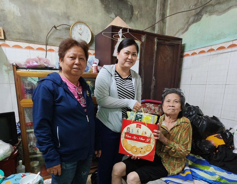 温陵会馆关爱贫困高龄福建乡亲